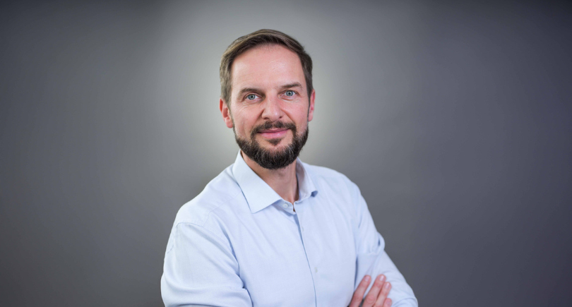 Portrait of Thoralf Wagner, newly appointed head of technical division at SWISS, against neutral background