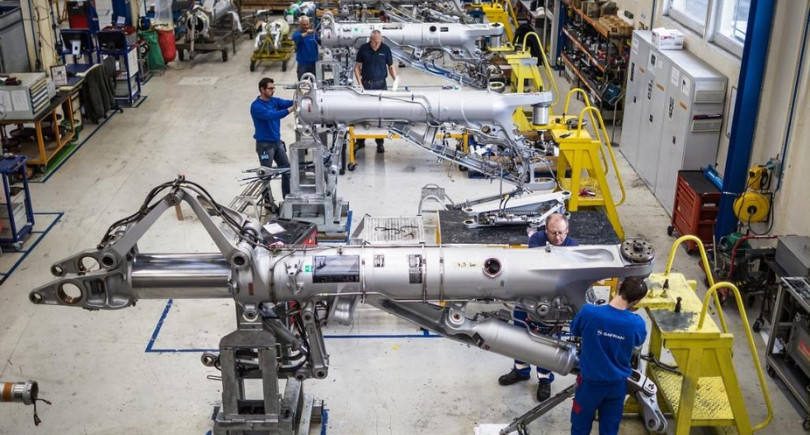 Safran technicians perform landing gear overhaul work at an MRO facility supporting Boeing 787, A350 and A330 fleets.