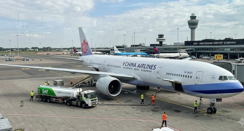 China Airlines aircraft receives SAF at Amsterdam Airport Schiphol